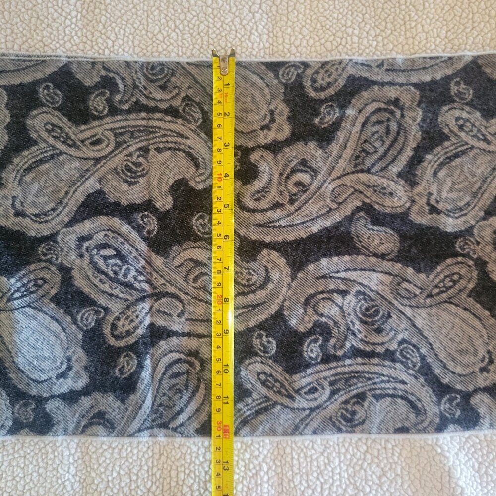 NWOT!! 100% Cashmere Black/Gray Paisley Scarf w/Fringe - made in Scotland - OS - Picture 10 of 11